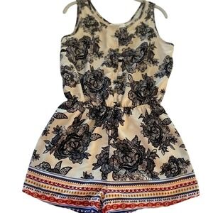 Boutique Peach Love California floral romper Size Medium